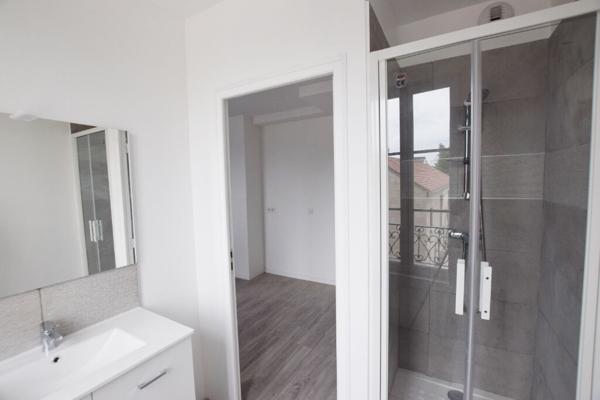 PROCHE GARE NANGIS, APPARTEMENT 2 PIECES AU 2EME ETAGE, SEJOUR AVEC COIN CUISINE AMENAGEE, CHAMBRE, SALLE D'EAU, PLACE DE PARKING