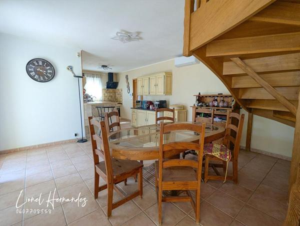 Villa 5 pièces de plain-pied - 132m² - Piscine - Garage - Panneaux solaires - Terrain de 1203m²