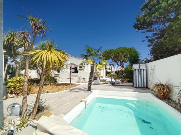 Maison
         5 pièces
        - 120 m² Bien prestige 570 000 € *