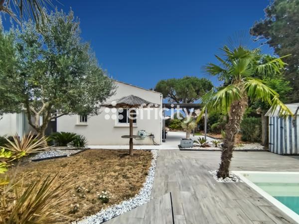 Maison
         5 pièces
        - 120 m² Bien prestige 570 000 € *