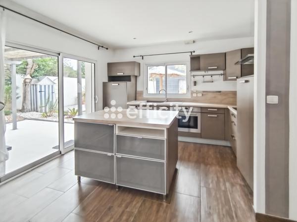 Maison
         5 pièces
        - 120 m² Bien prestige 570 000 € *