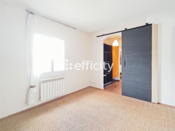 Maison
         5 pièces
        - 120 m² Bien prestige 570 000 € *