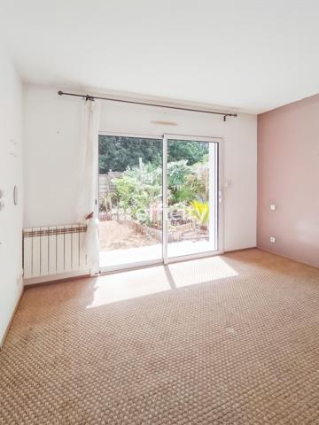 Maison
         5 pièces
        - 120 m² Bien prestige 570 000 € *