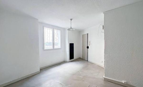 Appartement à louer 500 € CC Marseille 2 p 27 m² DPE D
