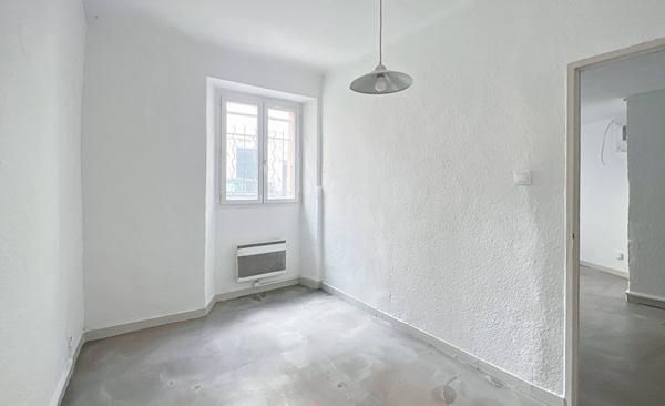 Appartement à louer 500 € CC Marseille 2 p 27 m² DPE D