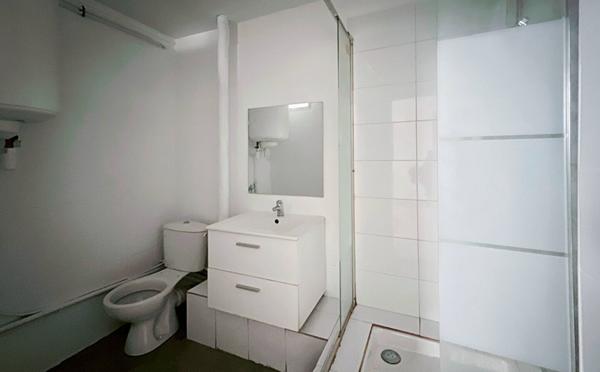 Appartement à louer 500 € CC Marseille 2 p 27 m² DPE D