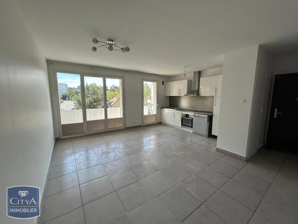 Appartement à louer 4 pièces 82.75m² Bron (69500)