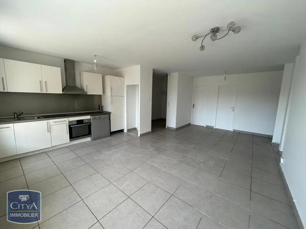 Appartement à louer 4 pièces 82.75m² Bron (69500)