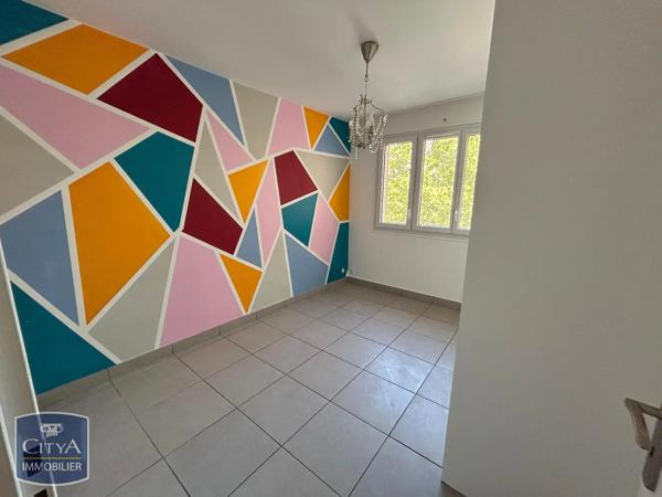 Appartement à louer 4 pièces 82.75m² Bron (69500)