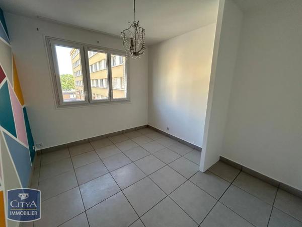 Appartement à louer 4 pièces 82.75m² Bron (69500)