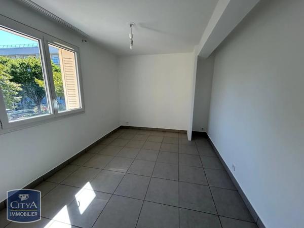Appartement à louer 4 pièces 82.75m² Bron (69500)