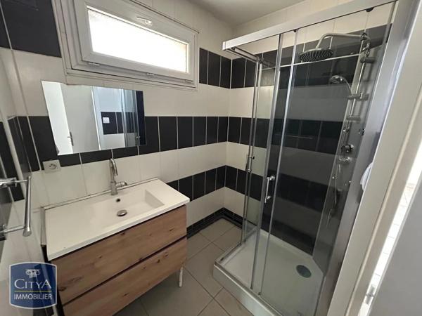 Appartement à louer 4 pièces 82.75m² Bron (69500)
