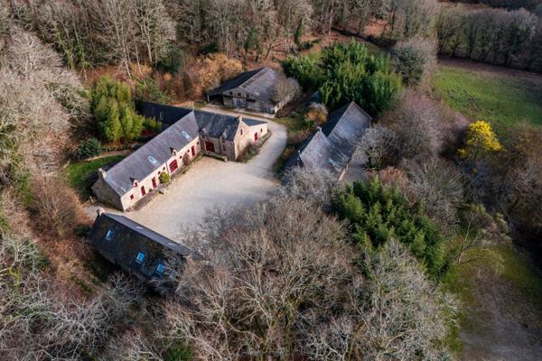 Dpt Morbihan (56), à vendre LE FAOUET Propriété du 19ème de 890 m² sur Domaine de 8 Hectares