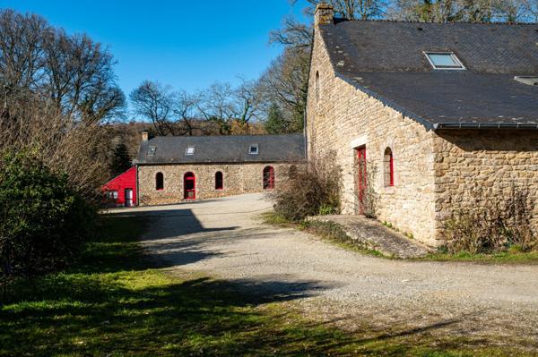 Dpt Morbihan (56), à vendre LE FAOUET Propriété du 19ème de 890 m² sur Domaine de 8 Hectares