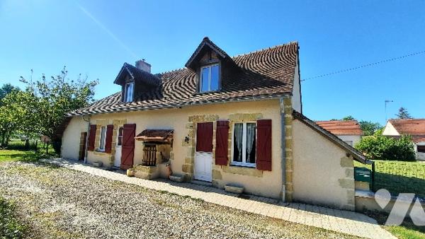 Coeur de Levroux maison rénovée ; 2 chambres, grande cuisine, séjour, véranda et terrain de  900 m².