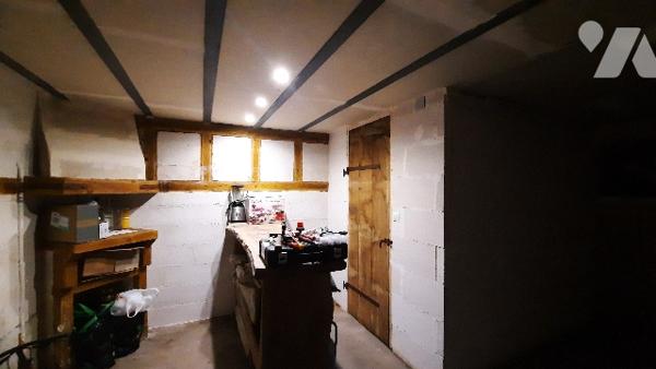 Coeur de Levroux maison rénovée ; 2 chambres, grande cuisine, séjour, véranda et terrain de  900 m².