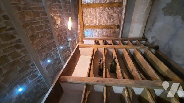 Coeur de Levroux maison rénovée ; 2 chambres, grande cuisine, séjour, véranda et terrain de  900 m².