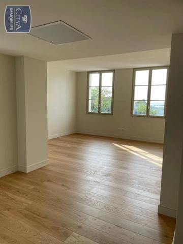 Appartement à louer 4 pièces 96m²