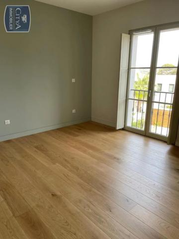 Appartement à louer 4 pièces 96m²