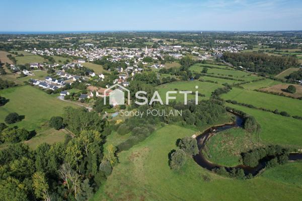 Terrain idéalement situé : la tranquillité de la campagne, la proximité de la ville