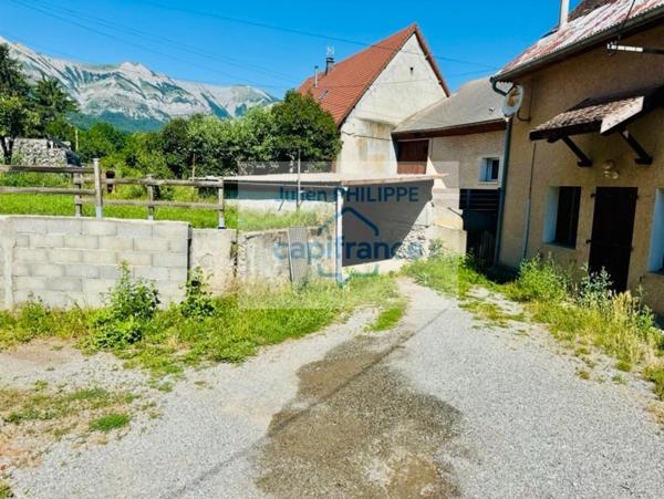 Maison de ST LAURENT DU CROS (05)