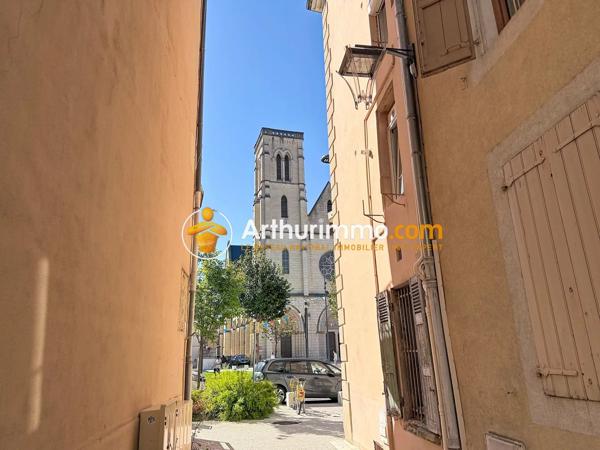Vente                                                      Appartement
                        
                     2 pièces                      27 m2                     à Bourgoin-Jallieu