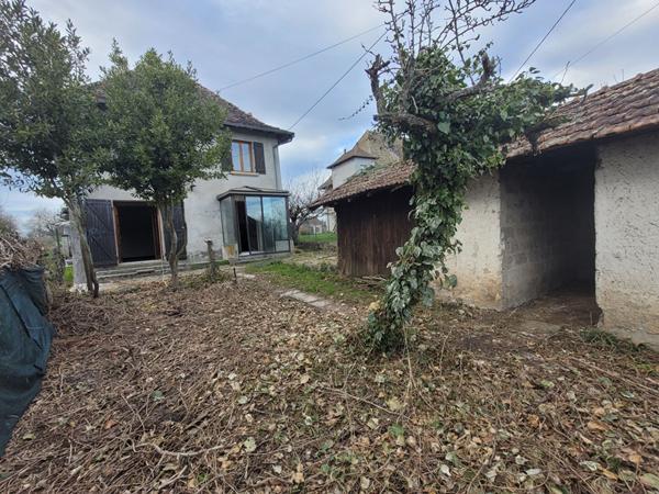 Maison Type T3 de 79m² environ sur  environ 200m² de jardin à restaurer