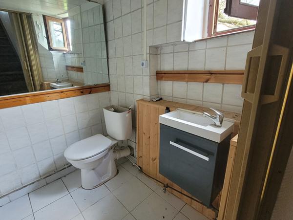 Maison Type T3 de 79m² environ sur  environ 200m² de jardin à restaurer