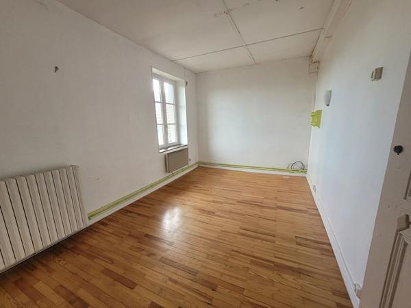 Maison Type T3 de 79m² environ sur  environ 200m² de jardin à restaurer