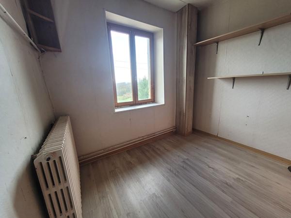 Maison Type T3 de 79m² environ sur  environ 200m² de jardin à restaurer