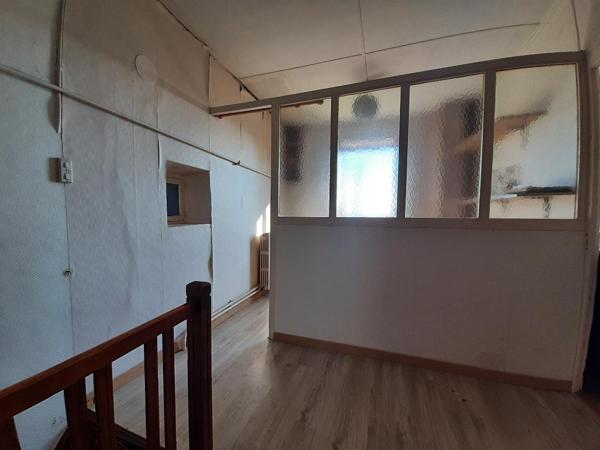 Maison Type T3 de 79m² environ sur  environ 200m² de jardin à restaurer