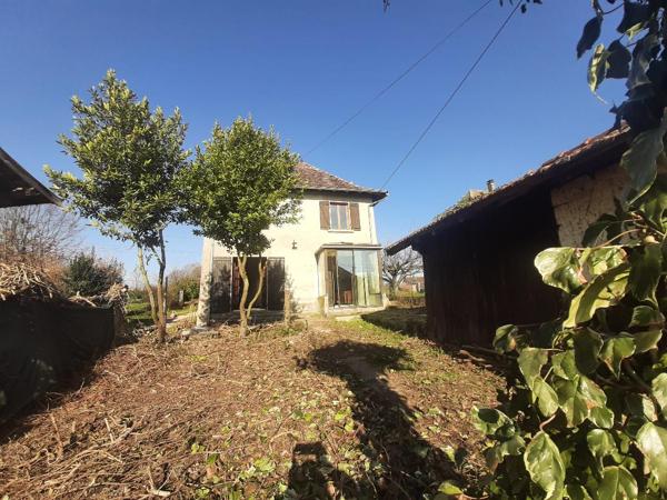 Maison Type T3 de 79m² environ sur  environ 200m² de jardin à restaurer