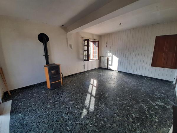 Maison Type T3 de 79m² environ sur  environ 200m² de jardin à restaurer