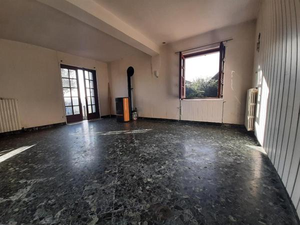 Maison Type T3 de 79m² environ sur  environ 200m² de jardin à restaurer