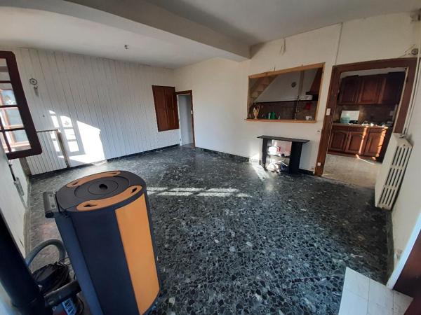 Maison Type T3 de 79m² environ sur  environ 200m² de jardin à restaurer