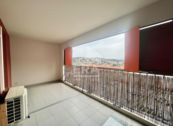 Appartement T3 avec deux terrasses et stationnement