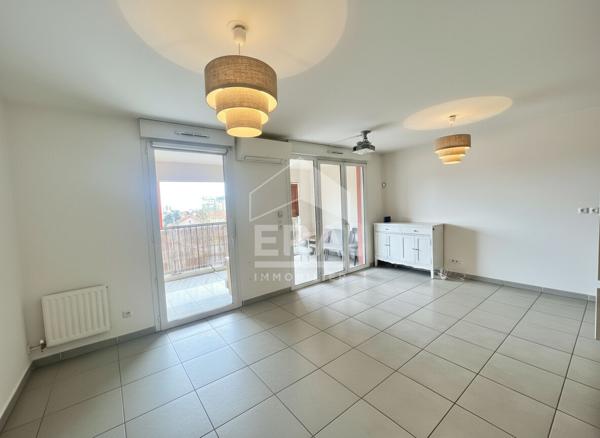 Appartement T3 avec deux terrasses et stationnement