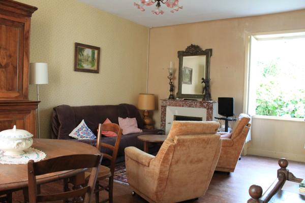 Charmante maison de village à rénover, située au cœur à Vouneuil sur Vienne