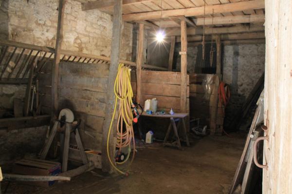 Charmante maison de village à rénover, située au cœur à Vouneuil sur Vienne