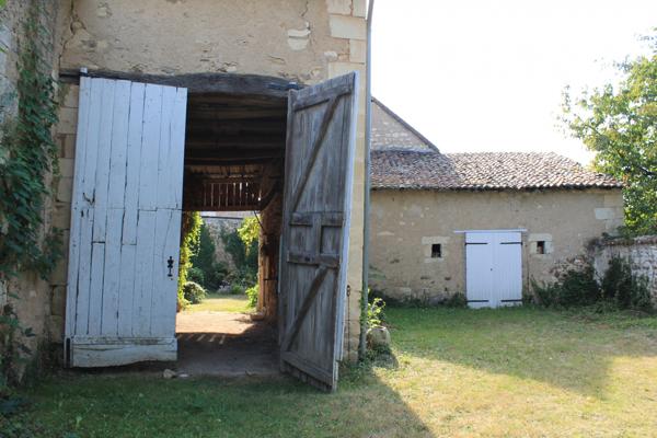 Charmante maison de village à rénover, située au cœur à Vouneuil sur Vienne