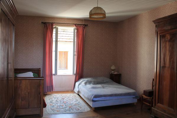 Charmante maison de village à rénover, située au cœur à Vouneuil sur Vienne