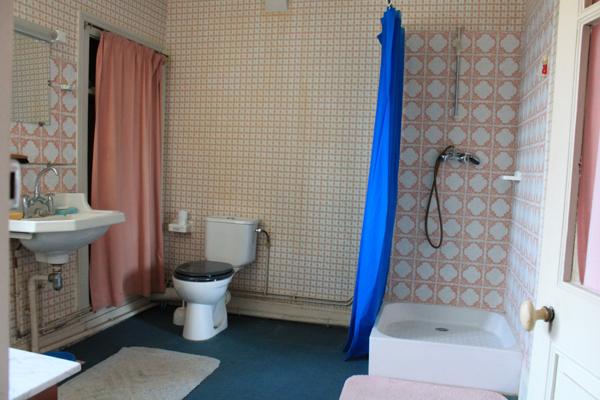 Charmante maison de village à rénover, située au cœur à Vouneuil sur Vienne