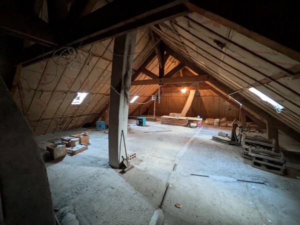 SAINT CARADEC TREGOMEL MAISON DE CARACTÈRE EN REZ DE CHAUSSEE SURELEVE 5 PIÈCES DE 105M² ENVIRON PARCELLE DE 1575M²