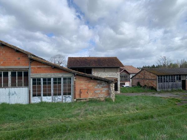 Atelier, garage, jardin et bâtiment à usage d'habitation à restaurer entièrement
