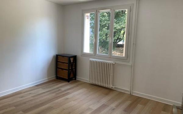 Appartement à louer    3 pièces • 78 m2 Le Creusot