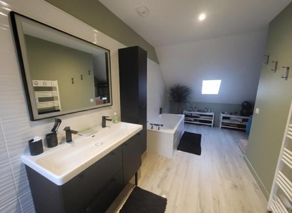 Une maison où il fait bon vivre, entre nature et confort moderne