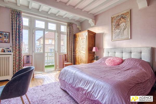 Versailles Rive-Droite Maison 8 pièces 290 m² au sol sur parcelle de 500 m² avec grand garage. 2 390 000 € **  - Référence  28348