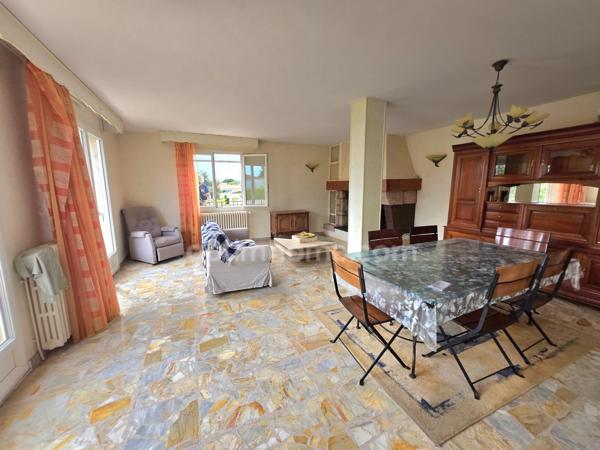 Maison traditionnelle non mitoyenne en impasse – 178,33 m² avec garages et fort potentiel à Istres