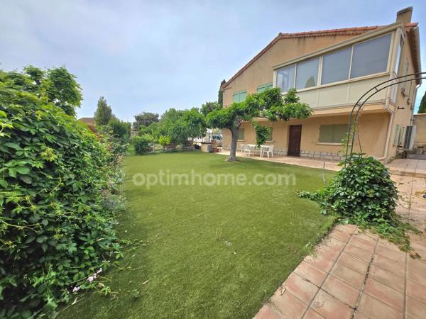 Maison traditionnelle non mitoyenne en impasse – 178,33 m² avec garages et fort potentiel à Istres