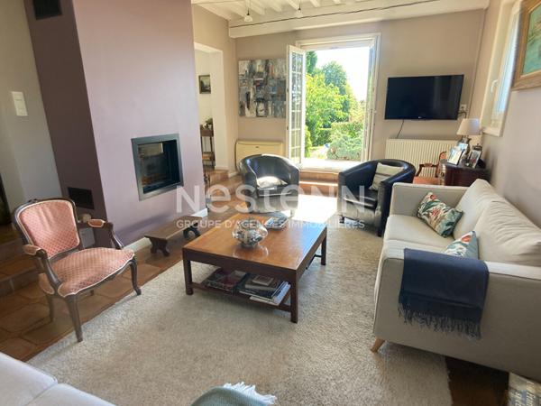 Ecully Maison de charme de 150m2 avec 4 chambres dont 1 en sous sol,  jardin et piscine